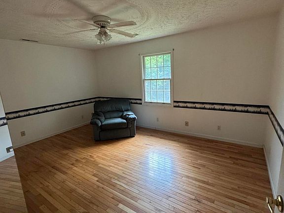 3rd image of 1384 Stable Dr