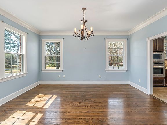 5th image of 258 Gladstone Blvd
