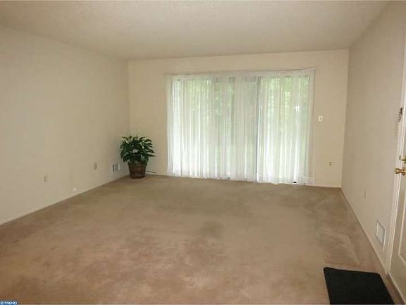 2nd image of 27 Kite Ct