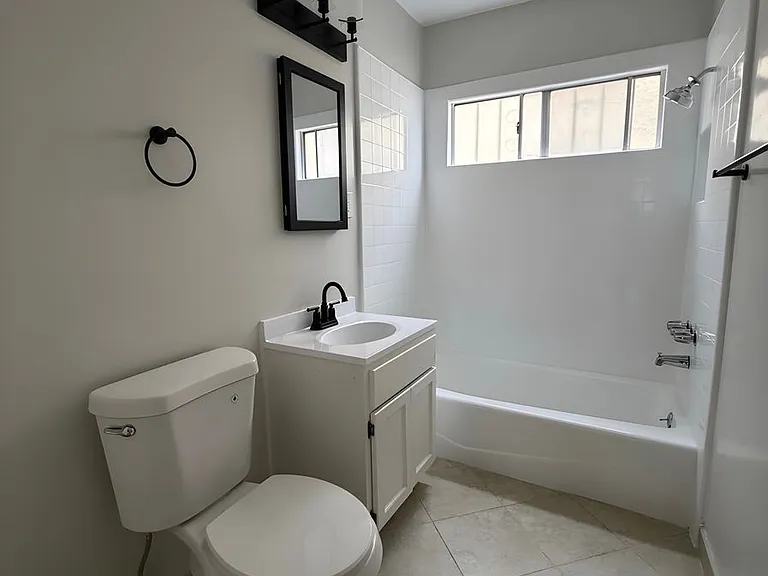 3039 W Vernon Ave #1A — Photo 5