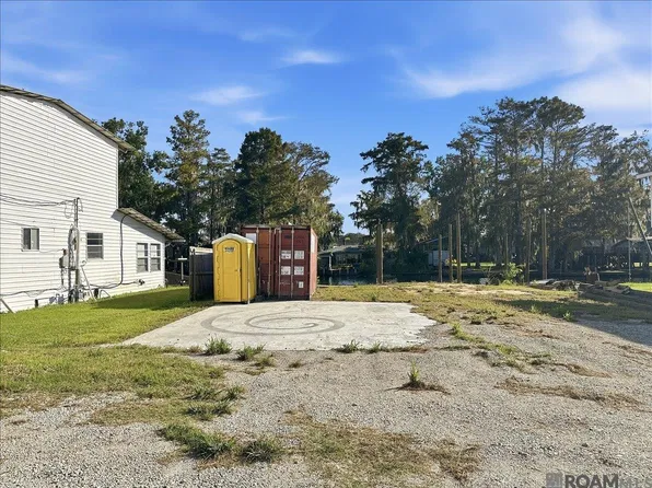 22400 Chinquapin Ave, Maurepas, LA 70449
