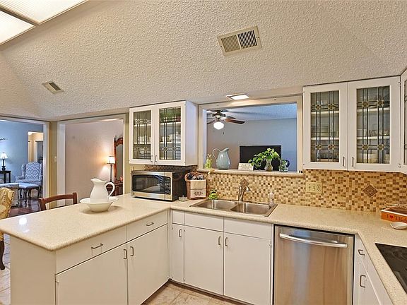 4th image of 1609 E Windsor Dr
