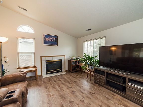 4th image of 8413 NE 14th Ln
