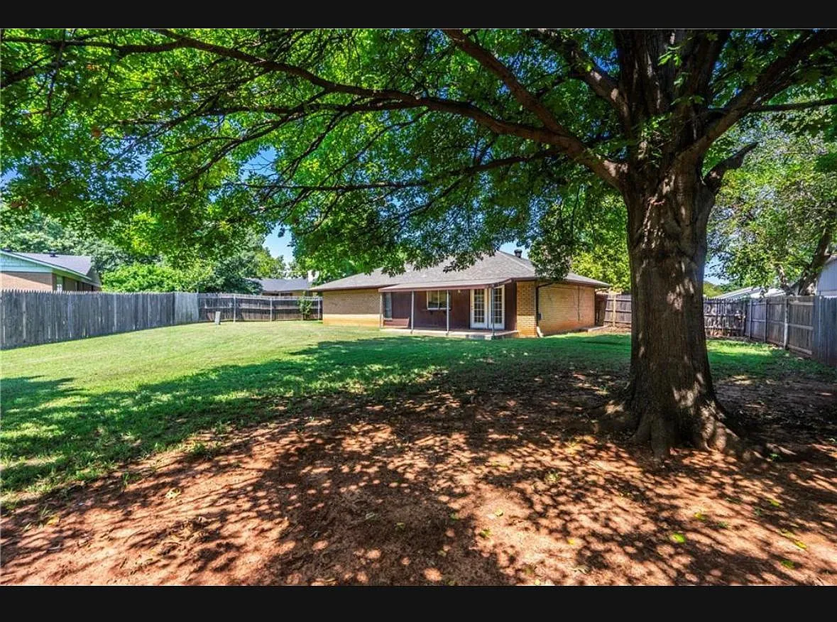 3 bed, 1353 sqft, $1,750 — Photo 3