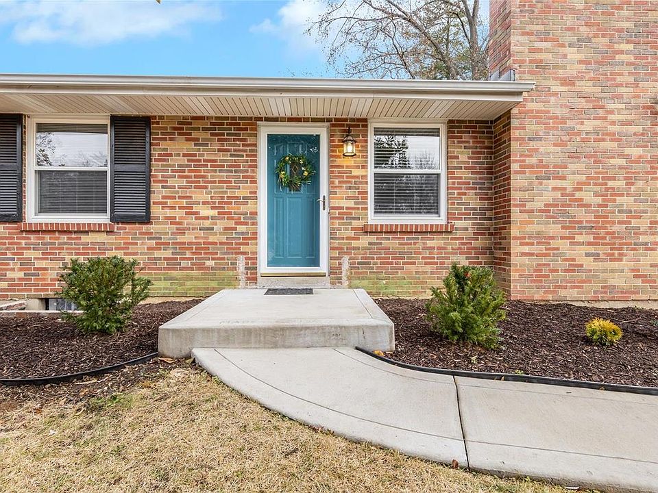 1st image of 126 Blackthorn Dr