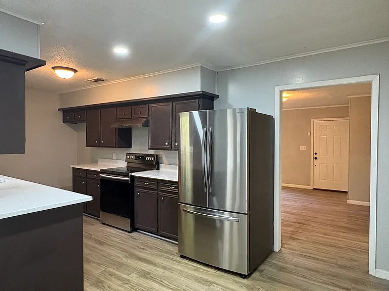 1006 Jordan Ave — Photo 9