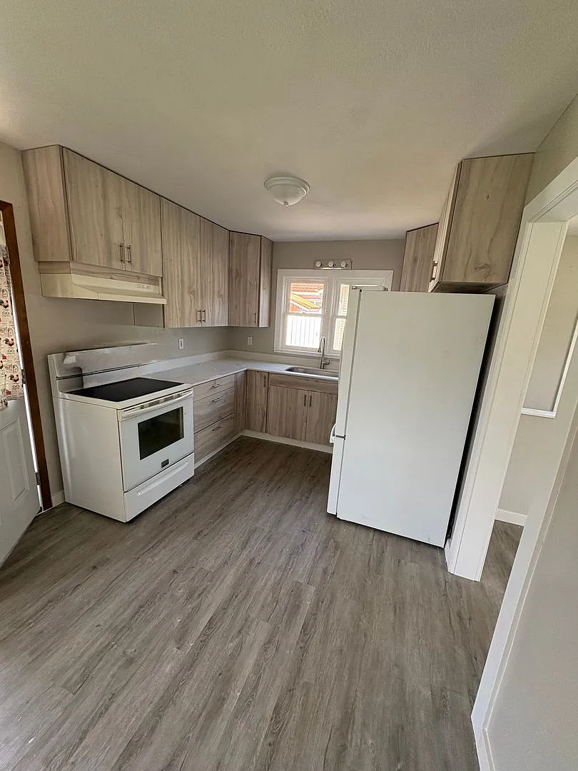 Updated 3 Bedroom 1 Bathroom Single Family Home — Photo 1