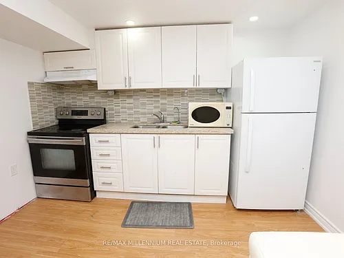 6482 Chaumont Cres #LOWER Photo 1
