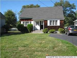 3rd image of 108 Bayview Ave