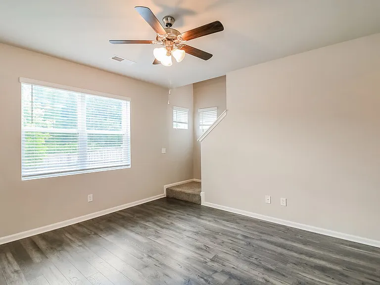 44 Silver Birch Pass — Photo 5