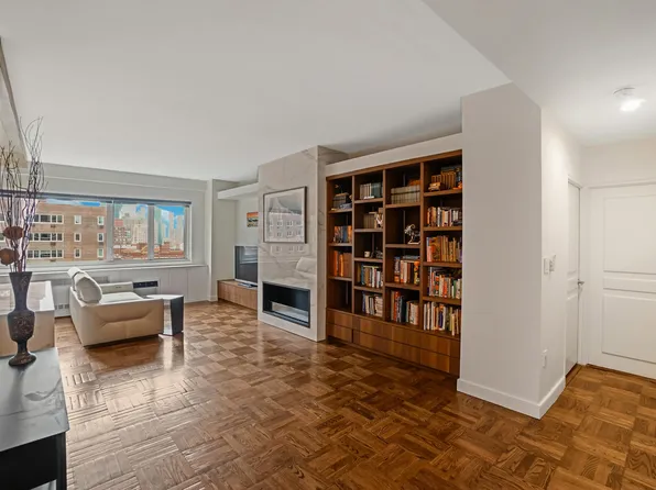 30 West 60th Street image 1 of 18