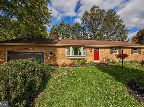 2183 Kolb Dr, Lancaster, PA 17601