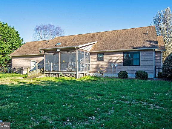 4th image of 31223 Edgewood Dr