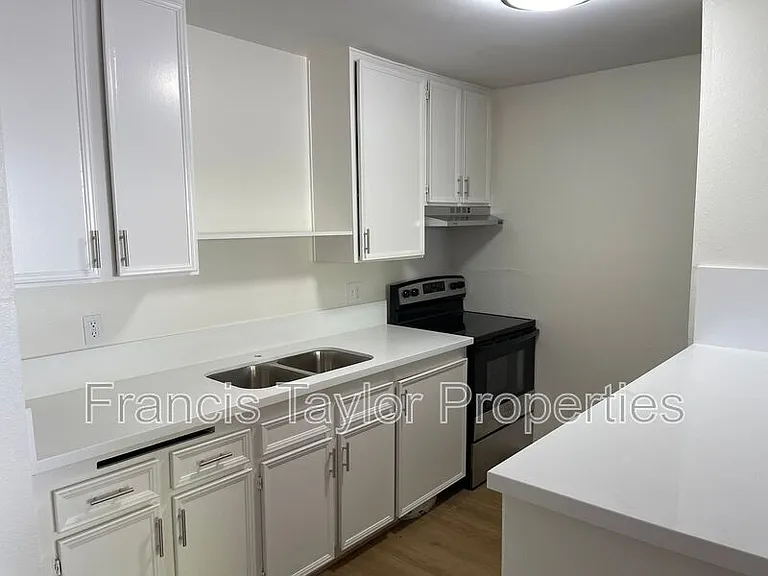 424 Plymouth Dr #19 — Photo 2