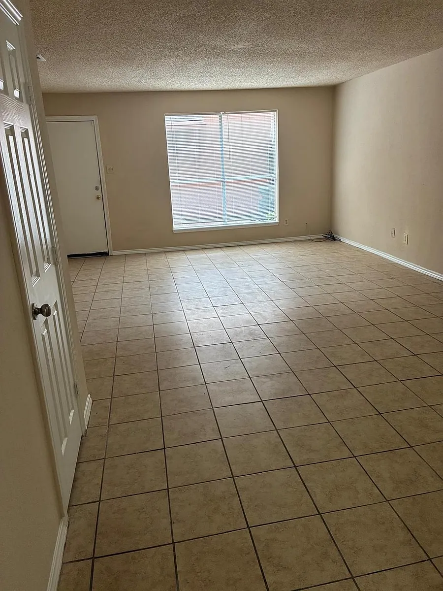 Building Photo - 15417 Weldon Dr