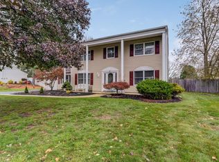 9 Thoreau Dr, Manalapan, NJ 07726