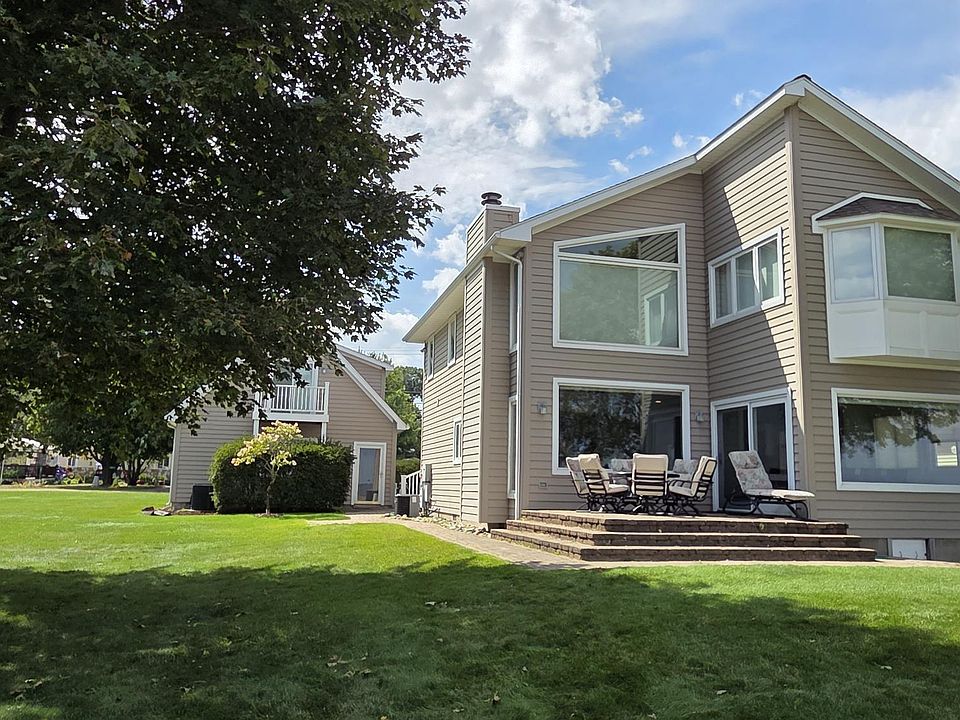 1st image of 1050 Lakeside Dr