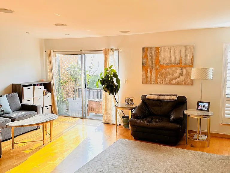 4900 Whitsett Ave #7 — Photo 10