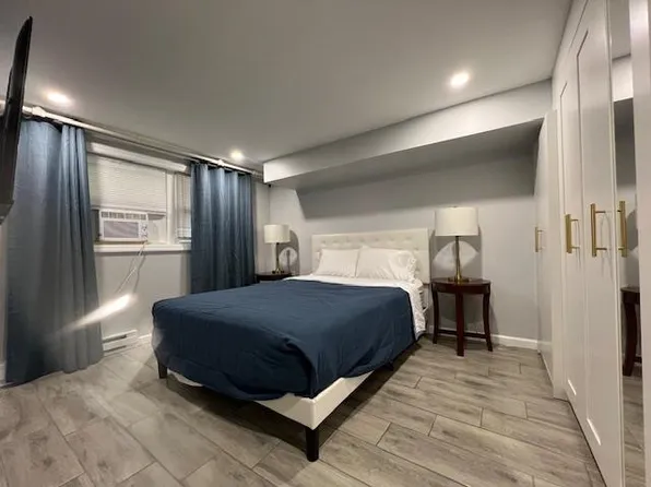 50 College Street image 27 of 31