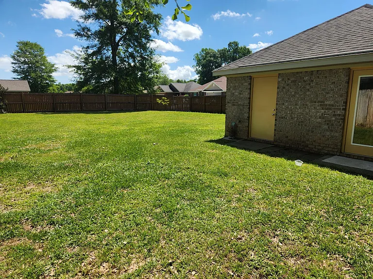 9718 Estate Dr — Photo 32