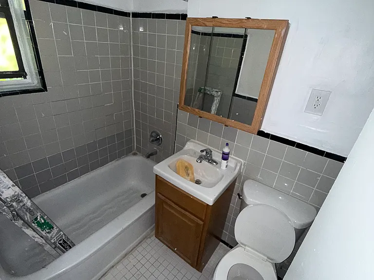 84th Dr — Photo 6