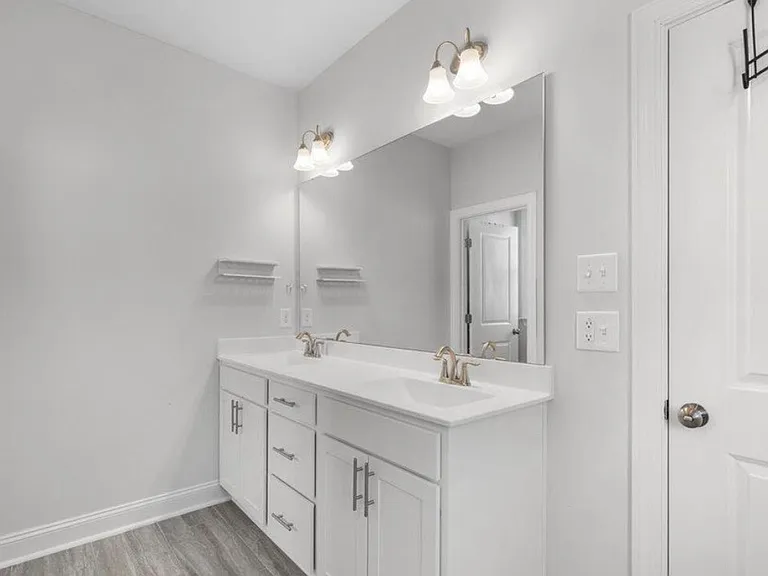 6413 Archwood Ave — Photo 7