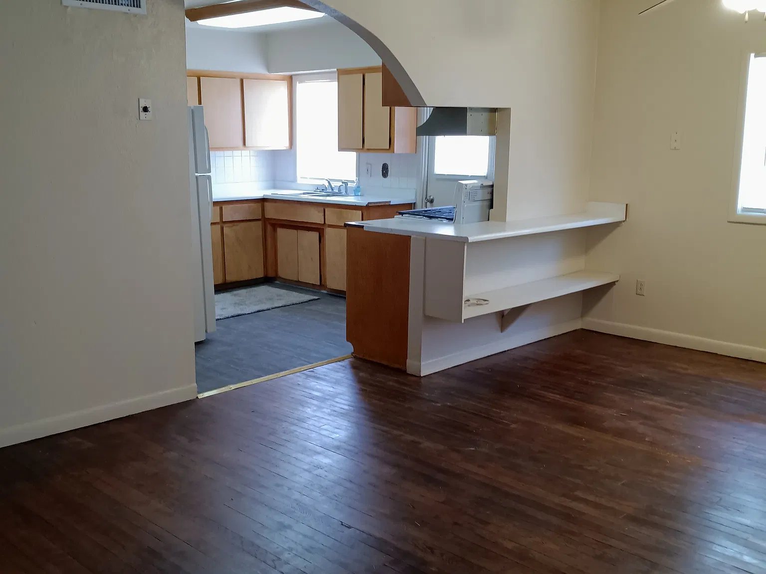 2 bed, $975 — Photo 1