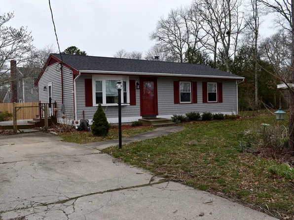 391 Ashers Path E, Mashpee, MA 02649