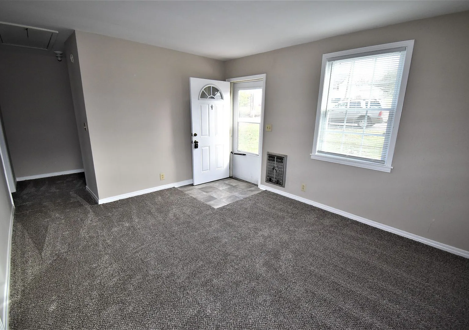 Woody Hills Dr - 936 / 938 — Photo 3