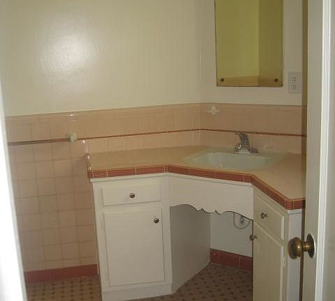 4th image of 2318 1/2 Mira Vista Ave