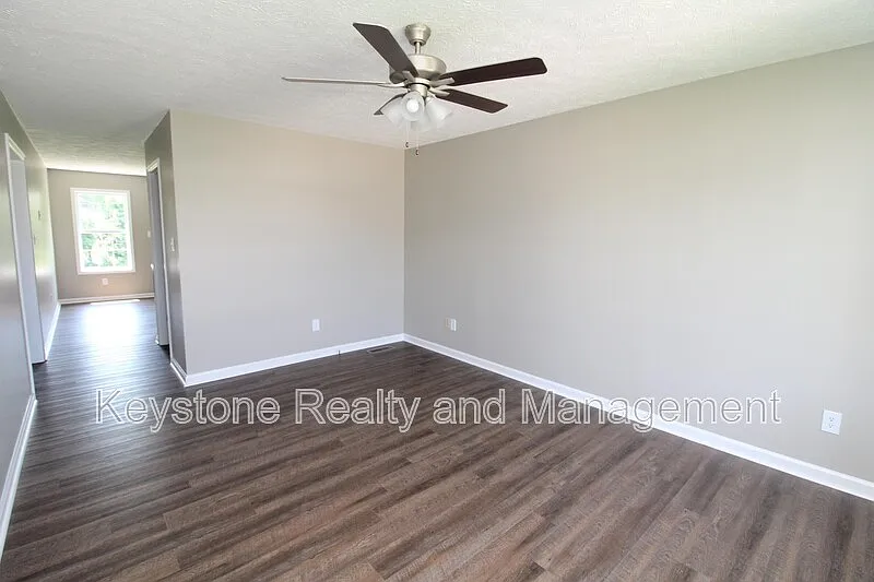 2 bed, 1.5 bath, 846 sqft, $895 — Photo 2