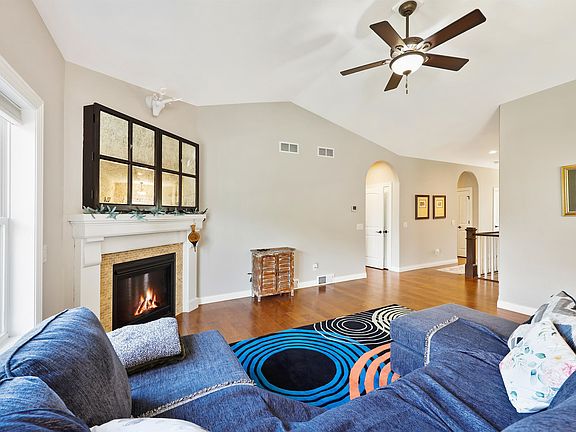 4th image of 8922 Pine Hollow Pl