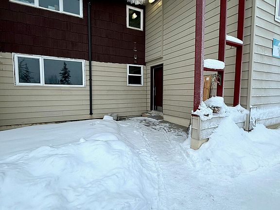 2nd image of 658 Fairbanks St APT B9