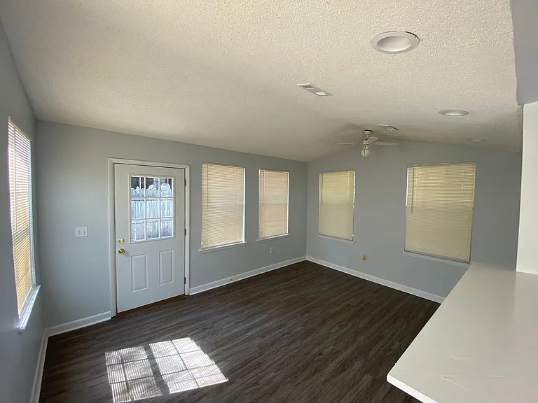 169 Wright Cir — Photo 8