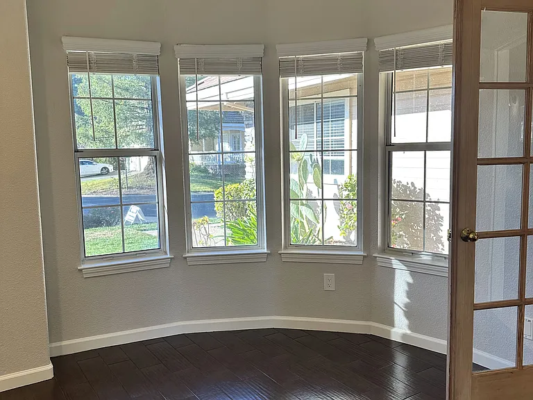 2221 Banbury Cir — Photo 12