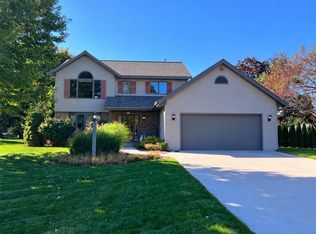 4424 Hunters Glen Dr, Sheboygan, WI 53083