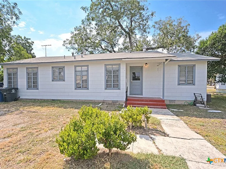 268 E Mill St — Photo 33