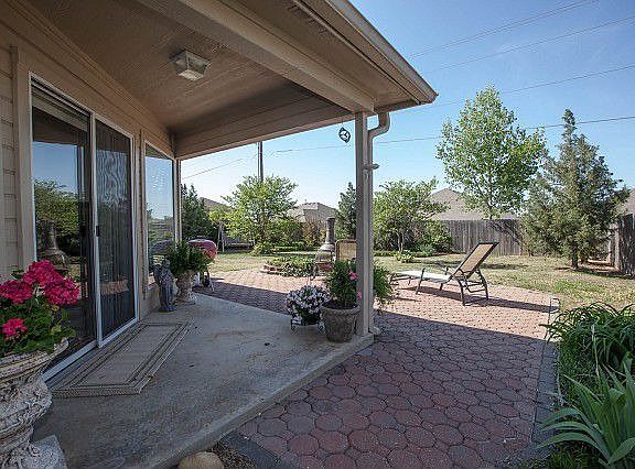 Large backyard for the kids