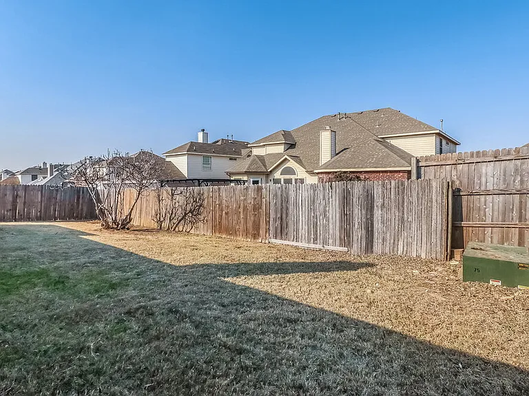 617 Saint Eric Dr — Photo 16