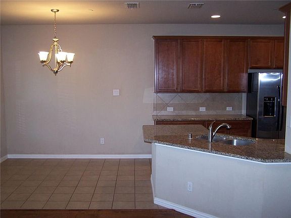 4th image of 316 Tallgrass Ln