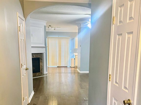 2nd image of 3825 Pleasant Oaks Dr
