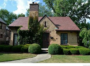 68 Deerhurst Park Blvd, Buffalo, NY 14217
