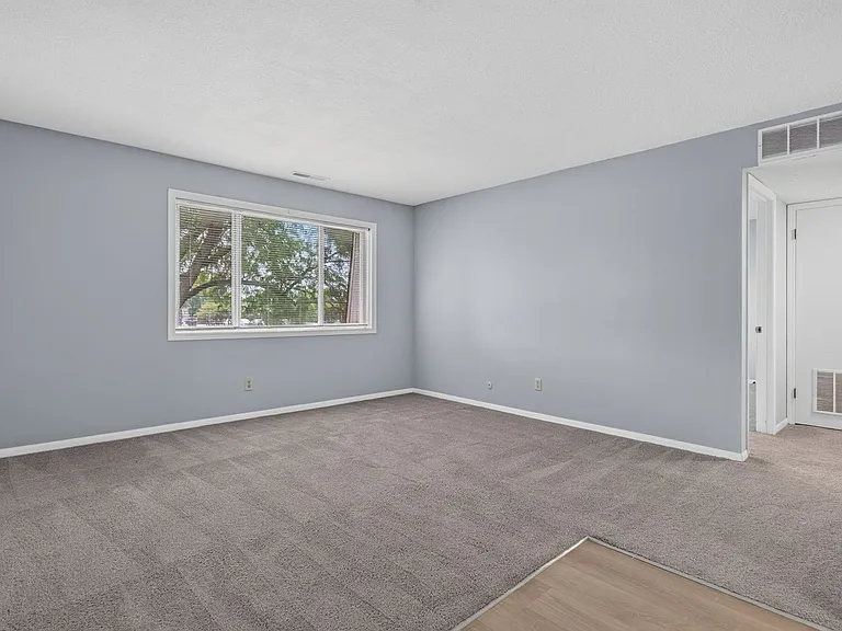 Kellogg Place Apartments — Photo 8