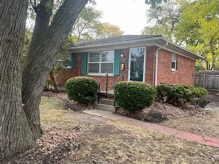 3427 W Forteen Mile Rd — Photo 1