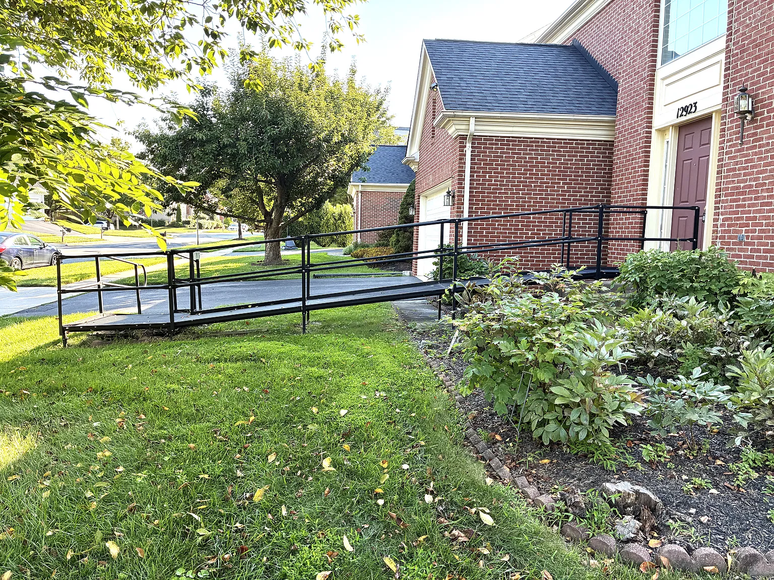 5 bed, 3.5 bath, 2516 sqft, $3,900 — Photo 2