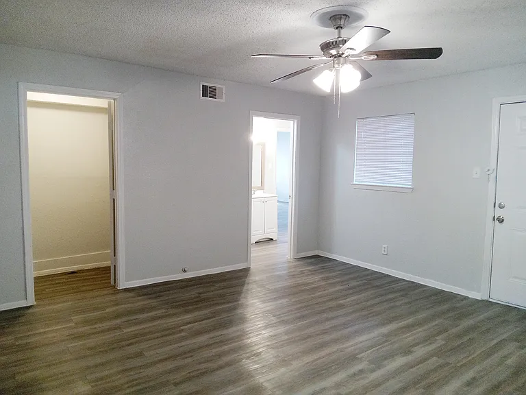 658 Corliss — Photo 10