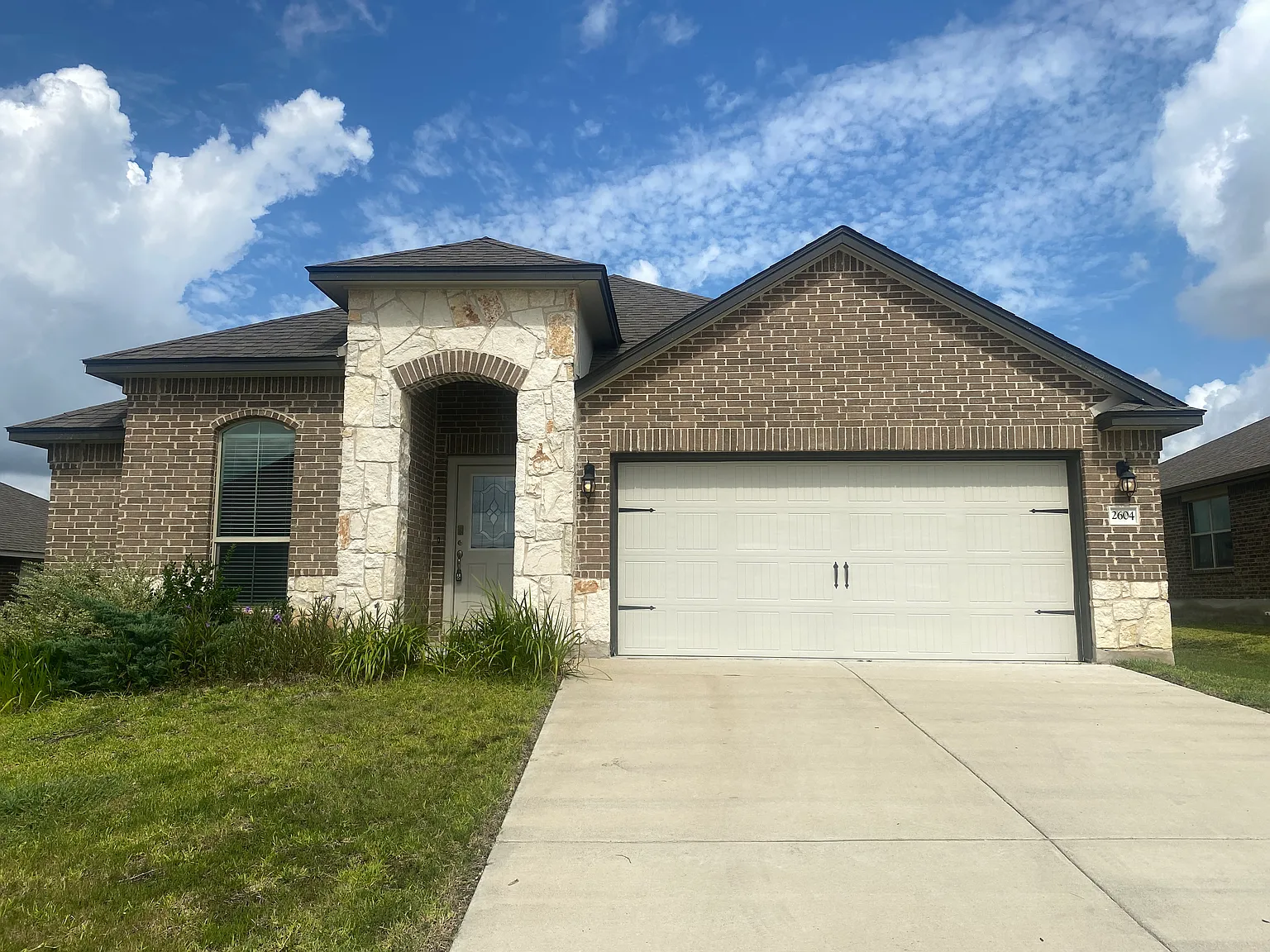 4 bed, 2172 sqft, $1,950 — Photo 1