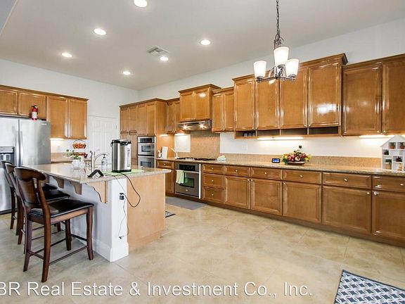 3rd image of 821 Hildebrand Cir