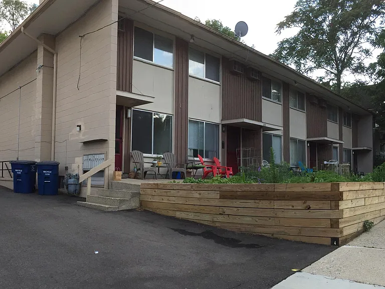 Front view - Walkway and Garden
