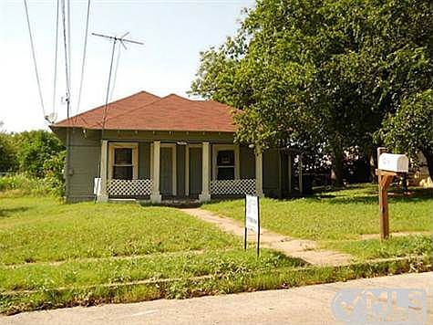 2nd image of 208 Graham St